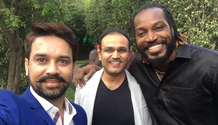 HILARIOUS! Chris Gayle gives Virender Sehwag a taste of his own medicine - Here&#039;s how