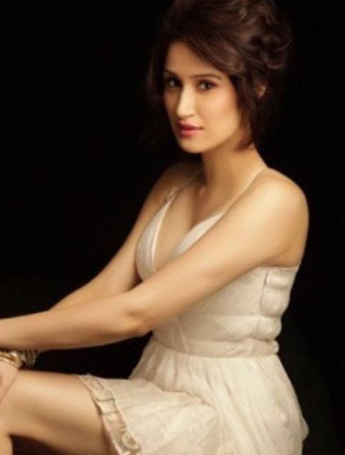 sagarika ghatge :- #throw