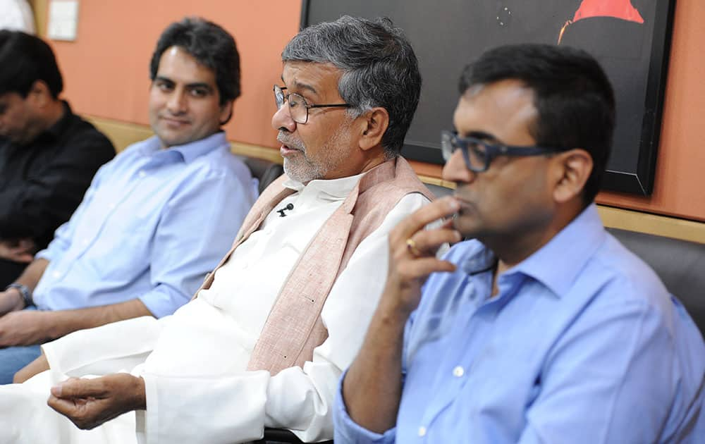 Nobel laureate Kailash Satyarthi visits Zee Media office  