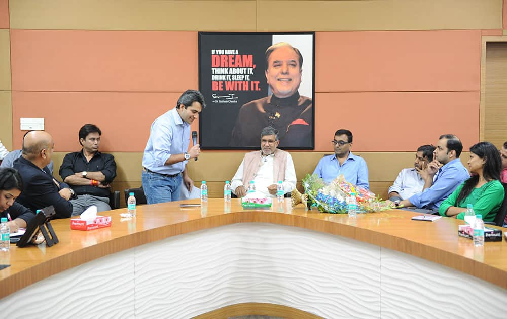 Nobel laureate Kailash Satyarthi visits Zee Media office  