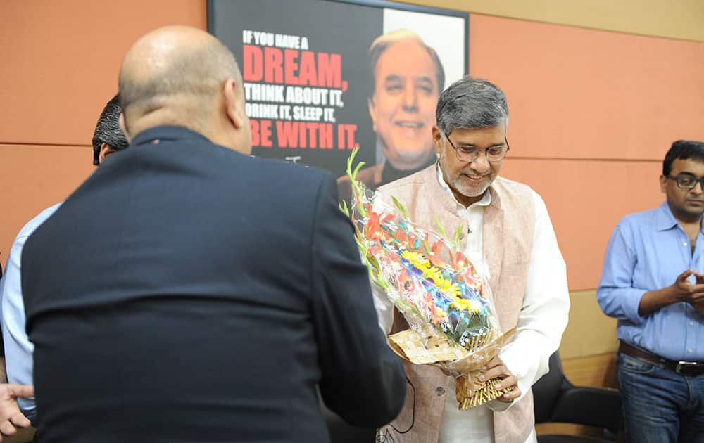 Nobel laureate Kailash Satyarthi visits Zee Media office  