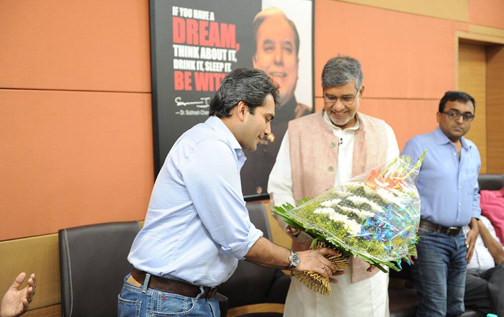 Nobel laureate Kailash Satyarthi visits Zee Media office  