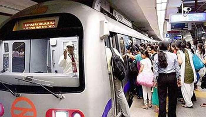 Passengers complain of smell, Gurgaon-bound Delhi Metro train halts