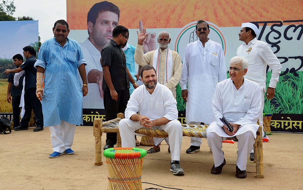 Congress Vice President Rahul Gandhi with senior leader Salman Khurshid