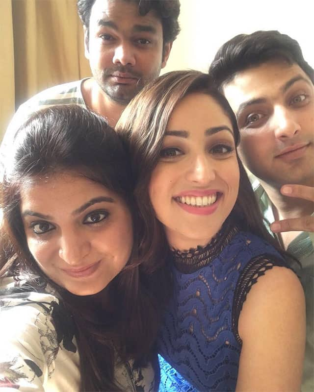 yami gautam :- Work meets fun when your team is sooo amazing @meenalpaliwal16 @aasifahmedofficial @jacobsadrian #eventinhometown #paranthapartyyy