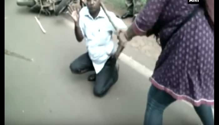 This is what all women should do: Two brave Odisha girls thrash molester with sticks - Watch Viral Video