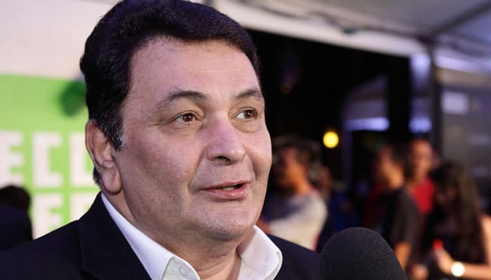 Randhir Kapoor `slaps&#039; journalist, Rishi &#039;misbehaves&#039; with fan