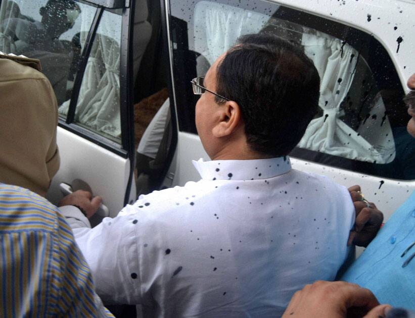 JP Nadda was attacked with ink JP Nadda was attacked with ink