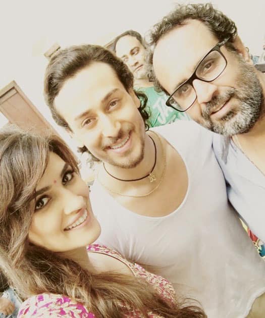 Shooting wid Tiger and Aanand sir in Banaras!!- Kriti Sanon Shooting wid Tiger and Aanand sir in Banaras!!- Kriti Sanon