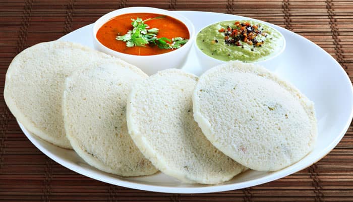 Watch how to make &#039;Poha Idli&#039; by chef Sanjeev Kapoor