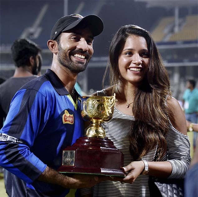Dinesh Karthik along with his wife