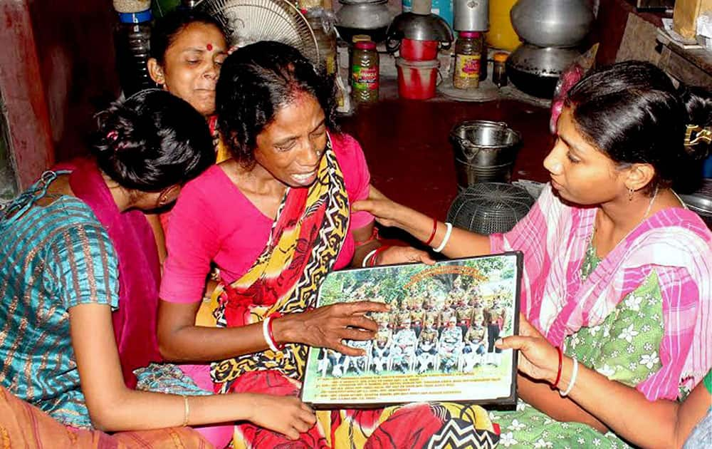 Neighbours console the wailing mother of Sepoy Gangadhar Dolui, who was martyred in the Uri attack, at his house in Howrah