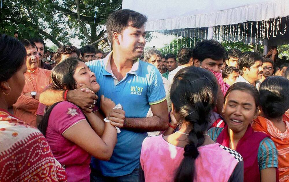 Family members of Sepoy Gangadhar Dolui, who was martyred in Uri attack