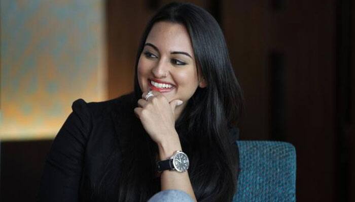 Karan Johar advises Sonakshi Sinha against seeing original &#039;Ittefaq&#039;