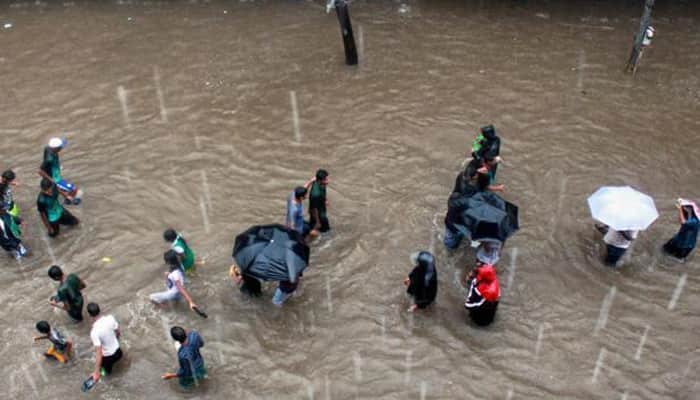 Heavy rains lash Mumbai, Met dept predicts more 