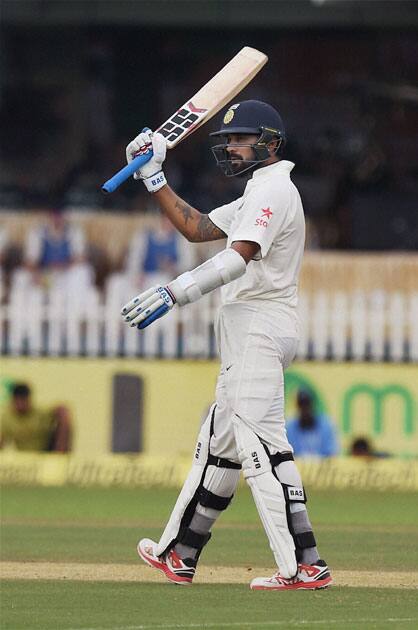 Murali Vijay completes half-century