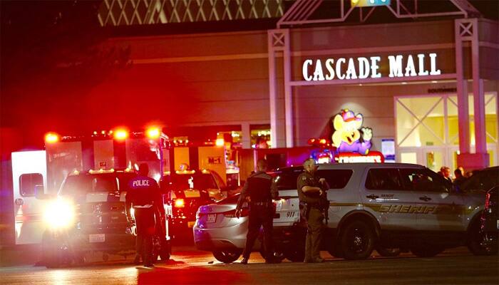 Five killed in shooting at US mall, shooter at large