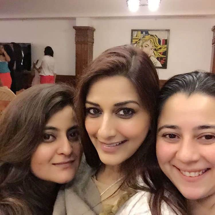 Sisters says d law....- twitterSonali Bendre Behl