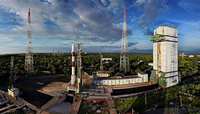 President Mukherjee, PM Modi congratulate ISRO for its longest mission- See tweets!