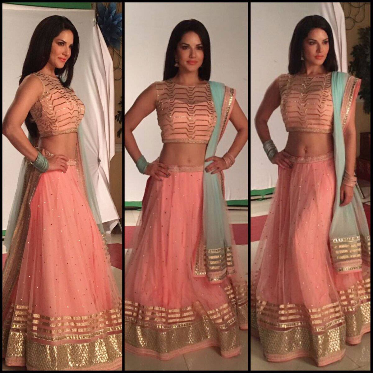 Loved this lengha by @chameeandpalak and styled by @hitendra1480 - Twitter‏@SunnyLeone