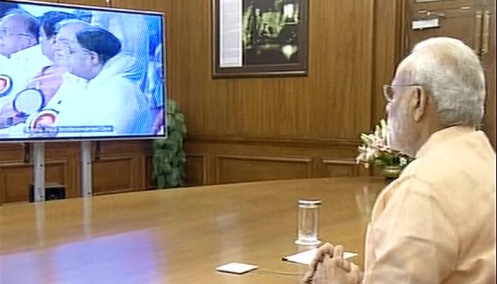 PM Narendra Modi lauds Amritanandamayi on her birthday, calls her &#039;real maa&#039;