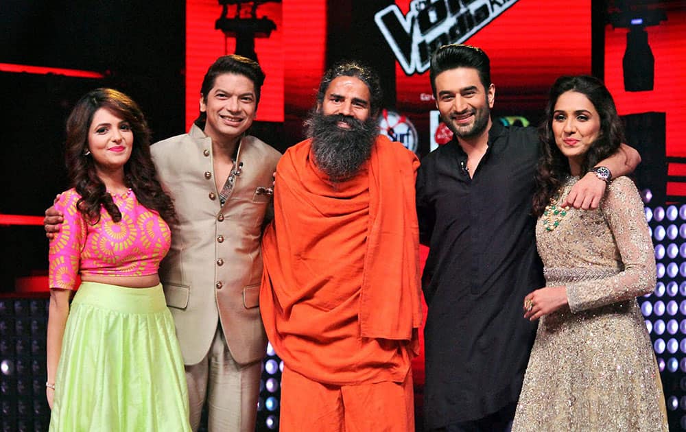 Swami Ramdev with Sugandha Mishra, Shaan, Shekhar Ravjiani and Neeti Mohan on the sets of a TV show in Mumbai