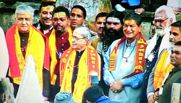 President Pranab Mukherjee pays obeisance at Kedarnath shrine