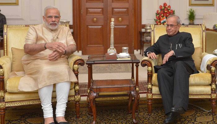 PM Modi meets President, briefs him about India&#039;s surgical strikes across LoC