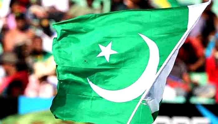 Pak&#039;s nuclear threat to India suicidal; insane horde running our govt: Columnist