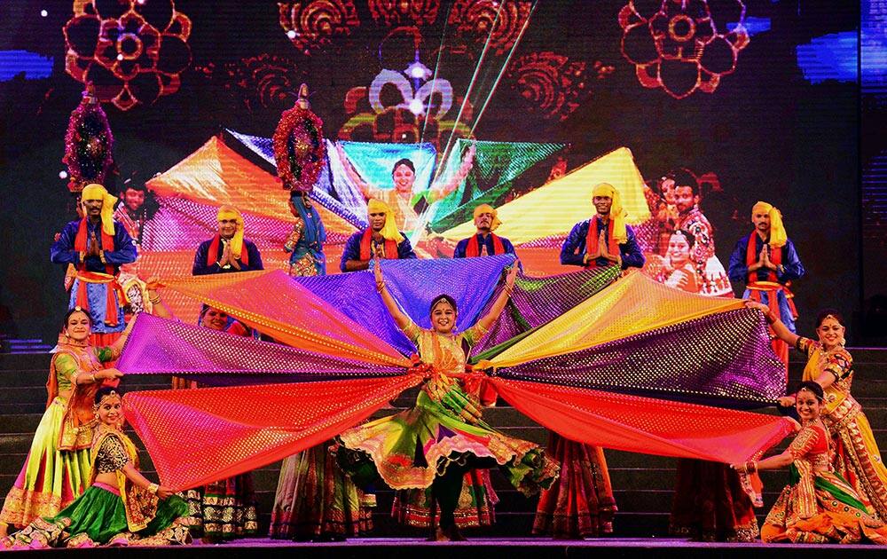 Artists perform at the Vibrant Navratri 2016