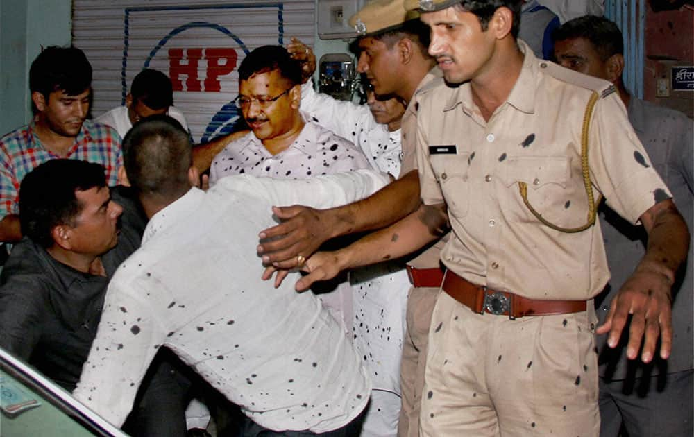 Arvind Kejriwal after ABVP workers threw ink on him in Bikaner