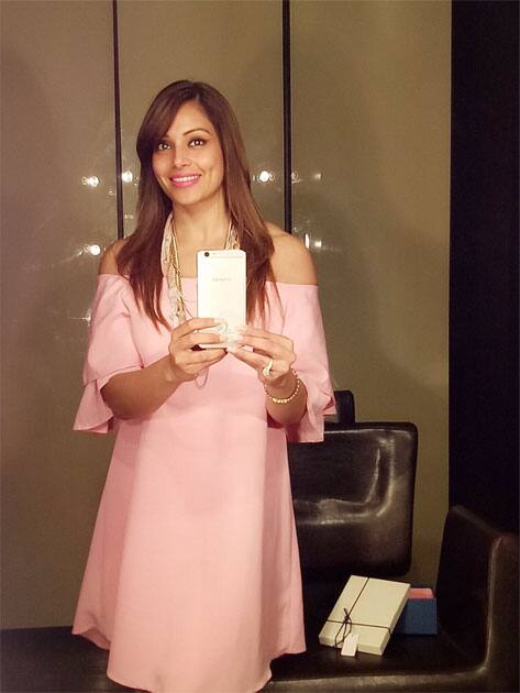 OPPOF1s Diwali Limited Edition- Bipasha Basu