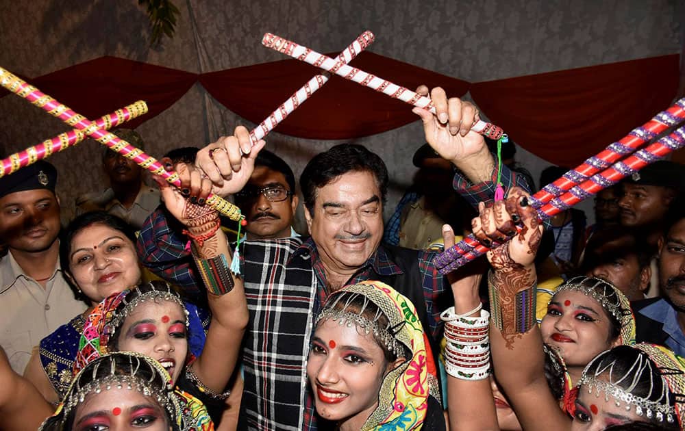 BJP MP and actor Shatrughan Sinha playing Dandiya with school students at a competition during Navratri festival in Patna