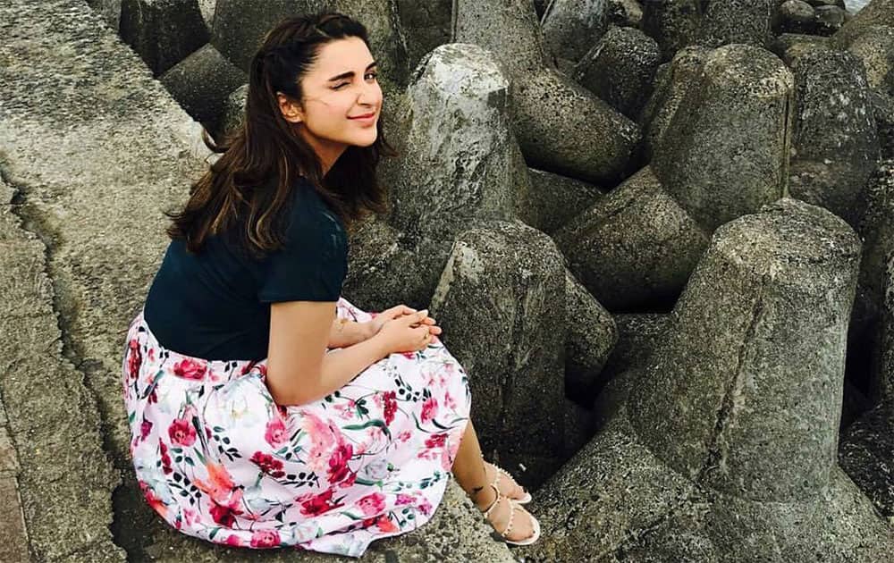 film fare :- #ParineetiChopra spends her day with the picturesque Mumbai seaside