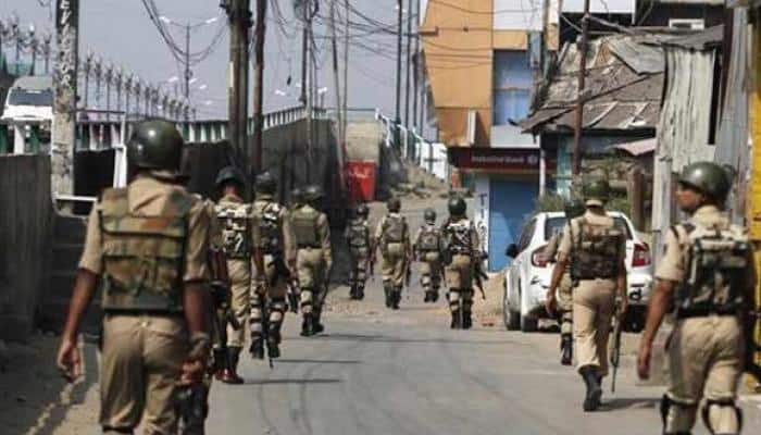 Cop killed, two injured after terrorists attack police post in J&amp;K&#039;s Shopian