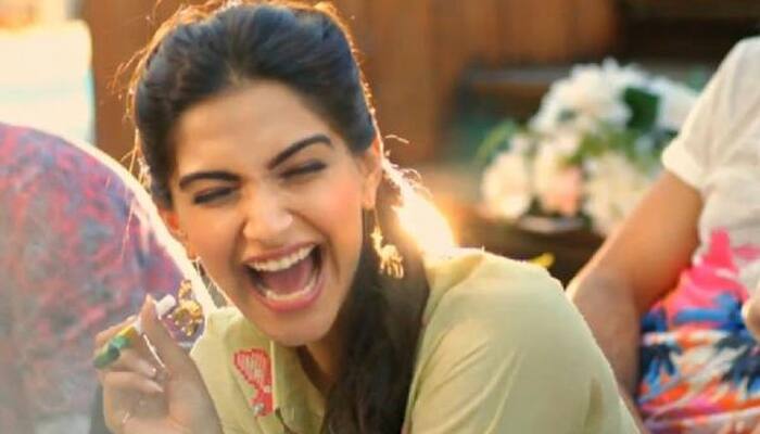 Karan Johar has a fake laugh: Sonam Kapoor