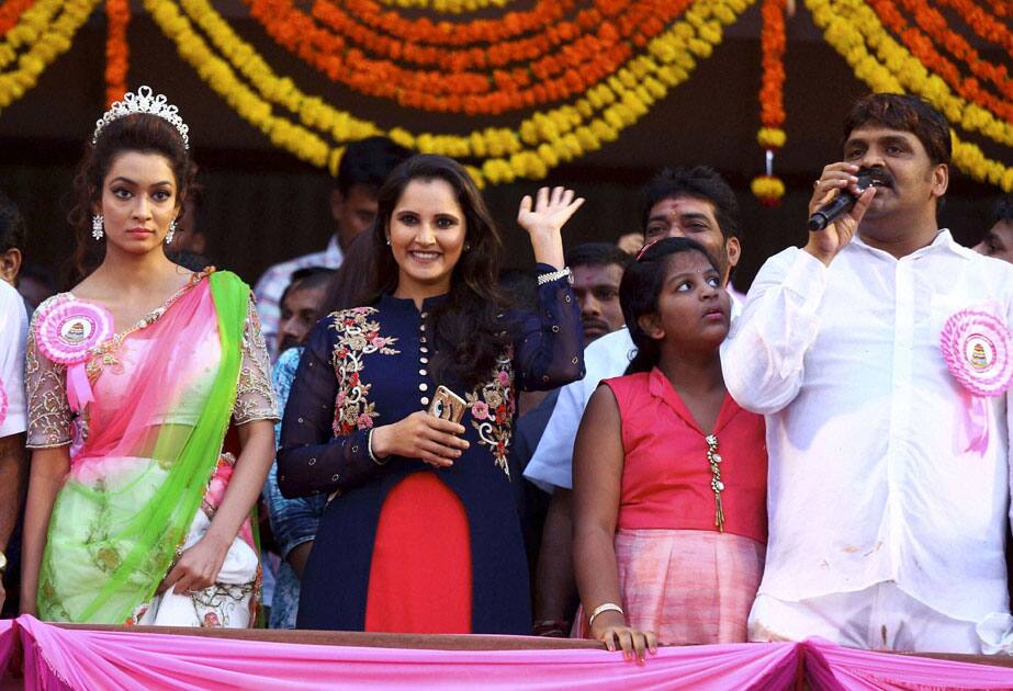 Tennis star Sania Mirza waves to people