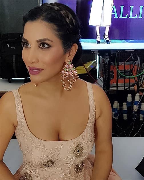 Backstage vibes at the #Divalicious fashion event- Sophie Choudry