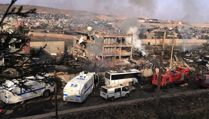 Truck bomb kills 18 in Turkey