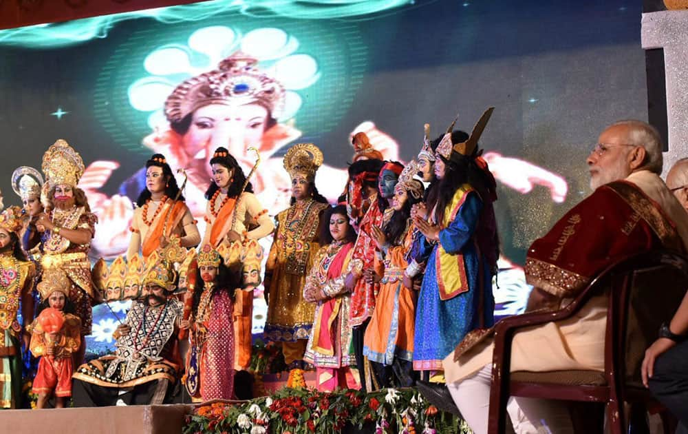 Prime Minister Narendra Modi interacts with the artists during Dussehra celebrations at Aishbagh Ram Leela in Lucknow