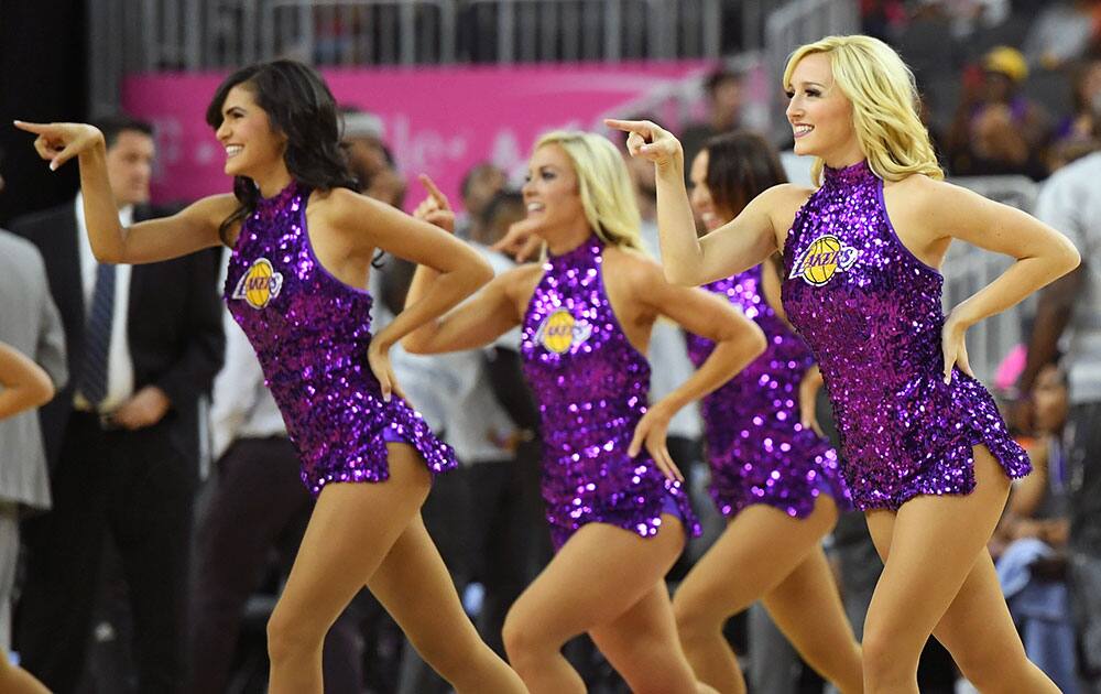 Sacramento Kings v Los Angeles Lakers Sacramento Kings v Los Angeles Lakers