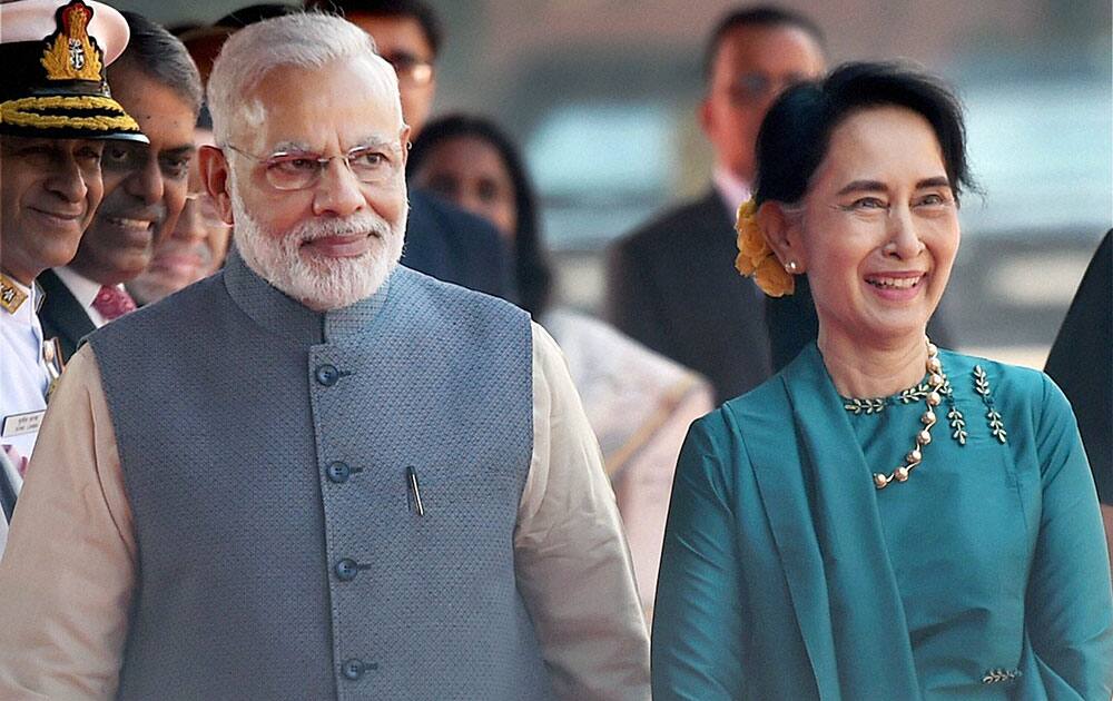 Prime Minister Narendra Modi and Myanmar State Counselor and Foreign Minister Aung San Suu Kyi at her ceremonial reception at Rashtrapati Bhavan in New Delhi