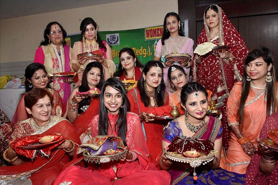 Married women performing rituals on the occasion of Karva Chauth