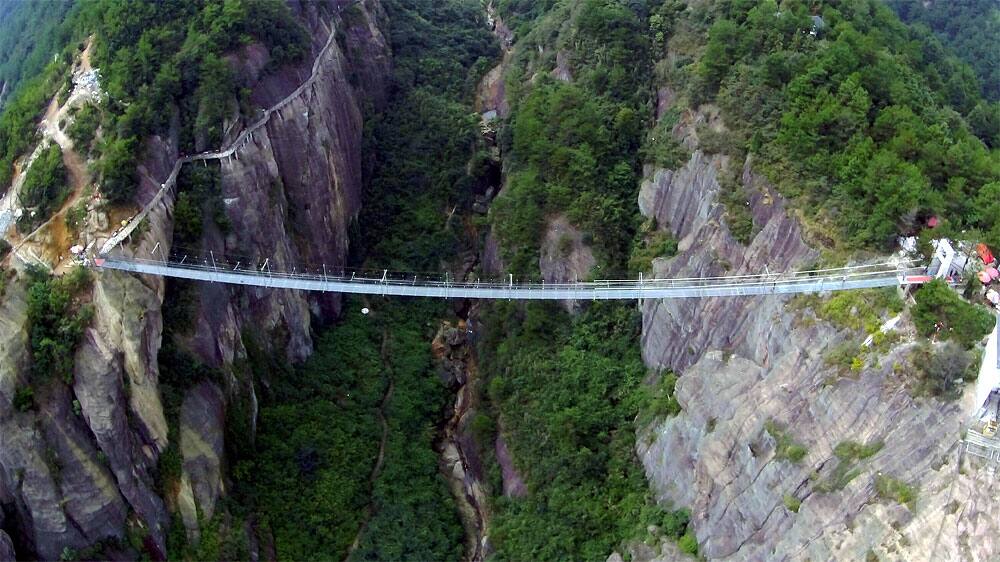 world's highest and longest glass bridge in China