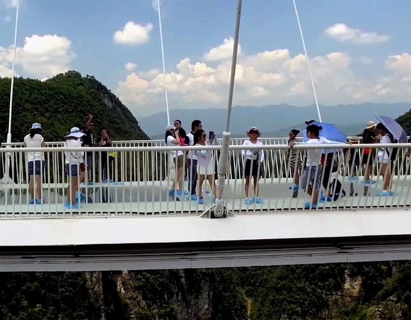 world's highest and longest glass bridge in China