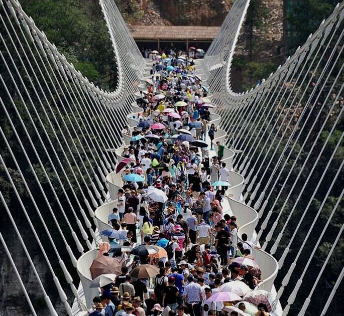 world's highest and longest glass bridge in China