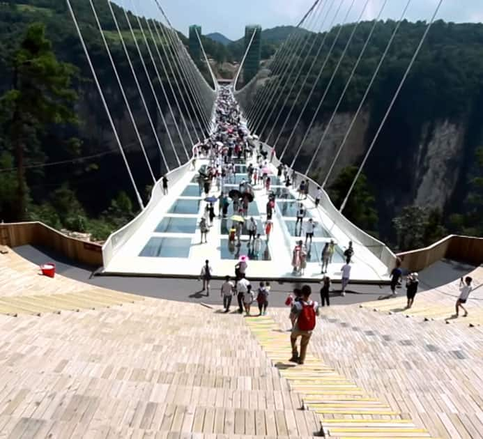 world's highest and longest glass bridge in China