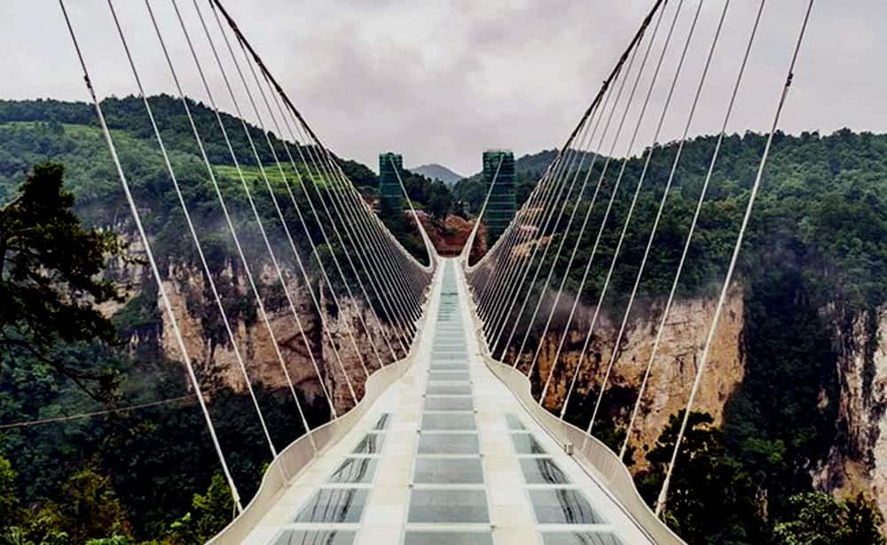 world's highest and longest glass bridge in China