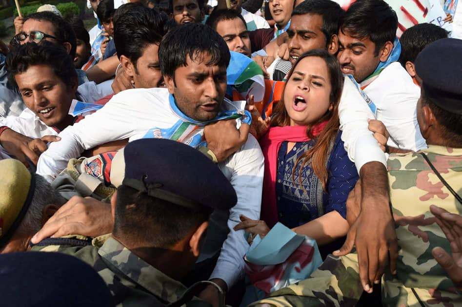 NSUI protest against the Home Minister