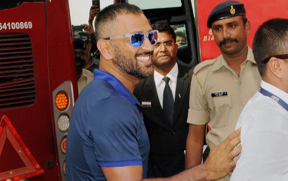 MS Dhoni arriving at the Birsa Munda International Airport ahead of the 4th ODI against New Zealand